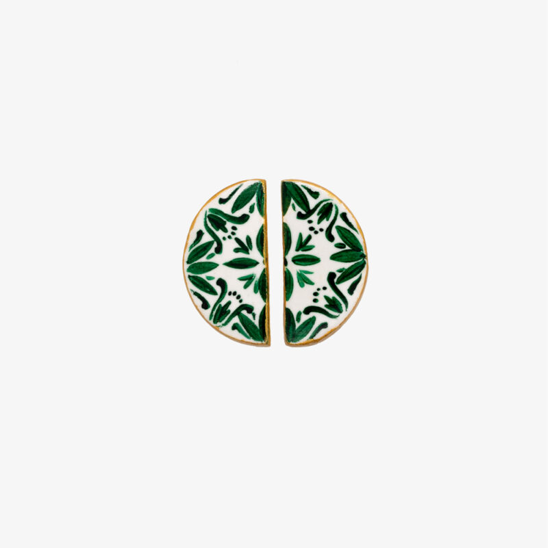 Stud earrings with green half-moon majolica